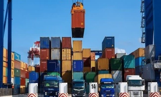 ضرورت تفکیک تولید و صادرات؛ تولیدکننده نباید درگیر بازارسازی شود/ تمرکز سیاست‌گذاری تجارت خارجی در یک سازمان